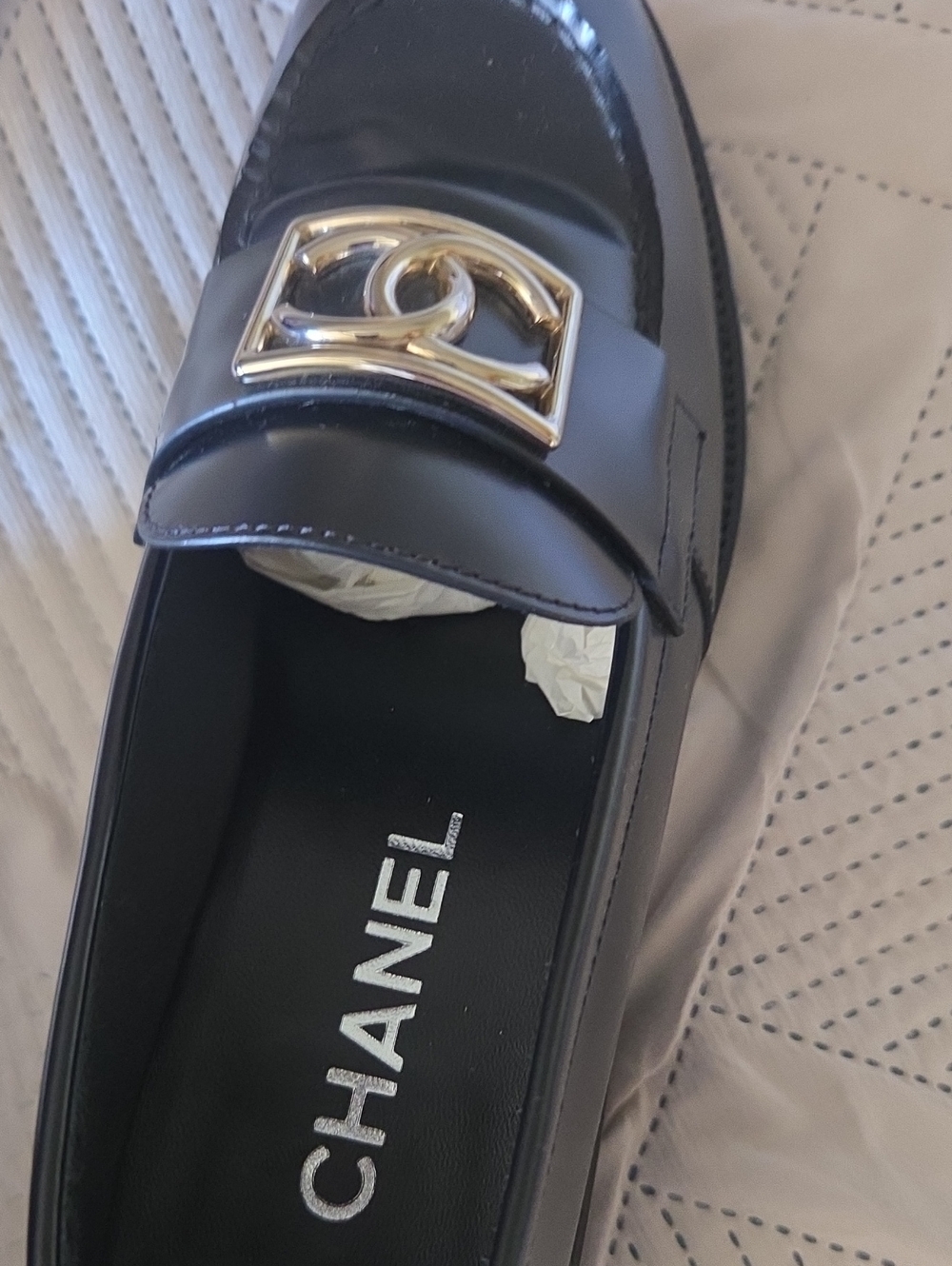 Autentic CHANEL Black Leather CC Logo Loafers with Gold Hardware - Picture 10 of 12